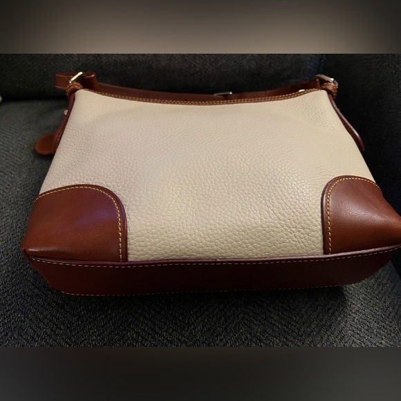 SOLD Dooney & Bourke AWL 2 crossbody letter carrier. Offers welcome! - Picture 7 of 10